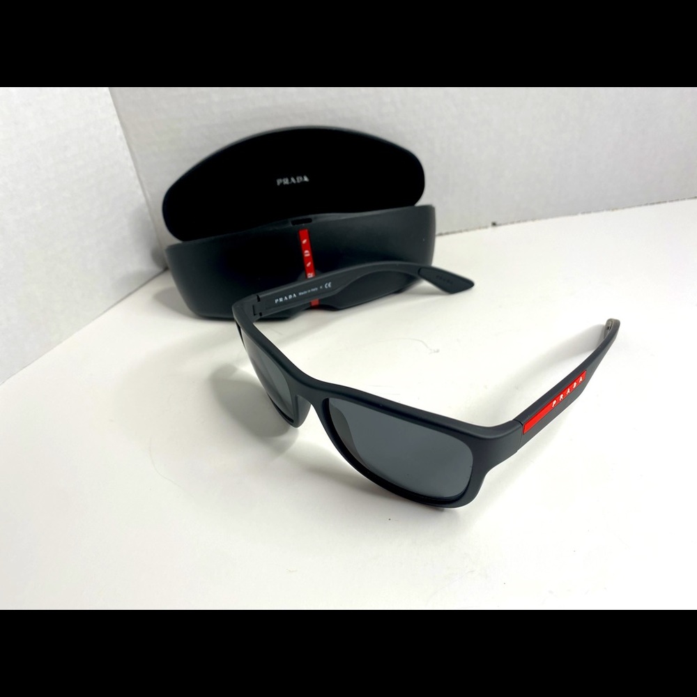 Authentic Men’s línea rossa Prada sunglasses with case